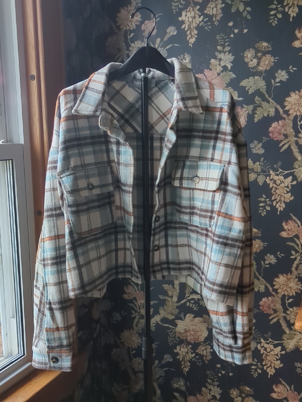 Blue B Plaid Cropped Shacket in Cream Plaid Size L